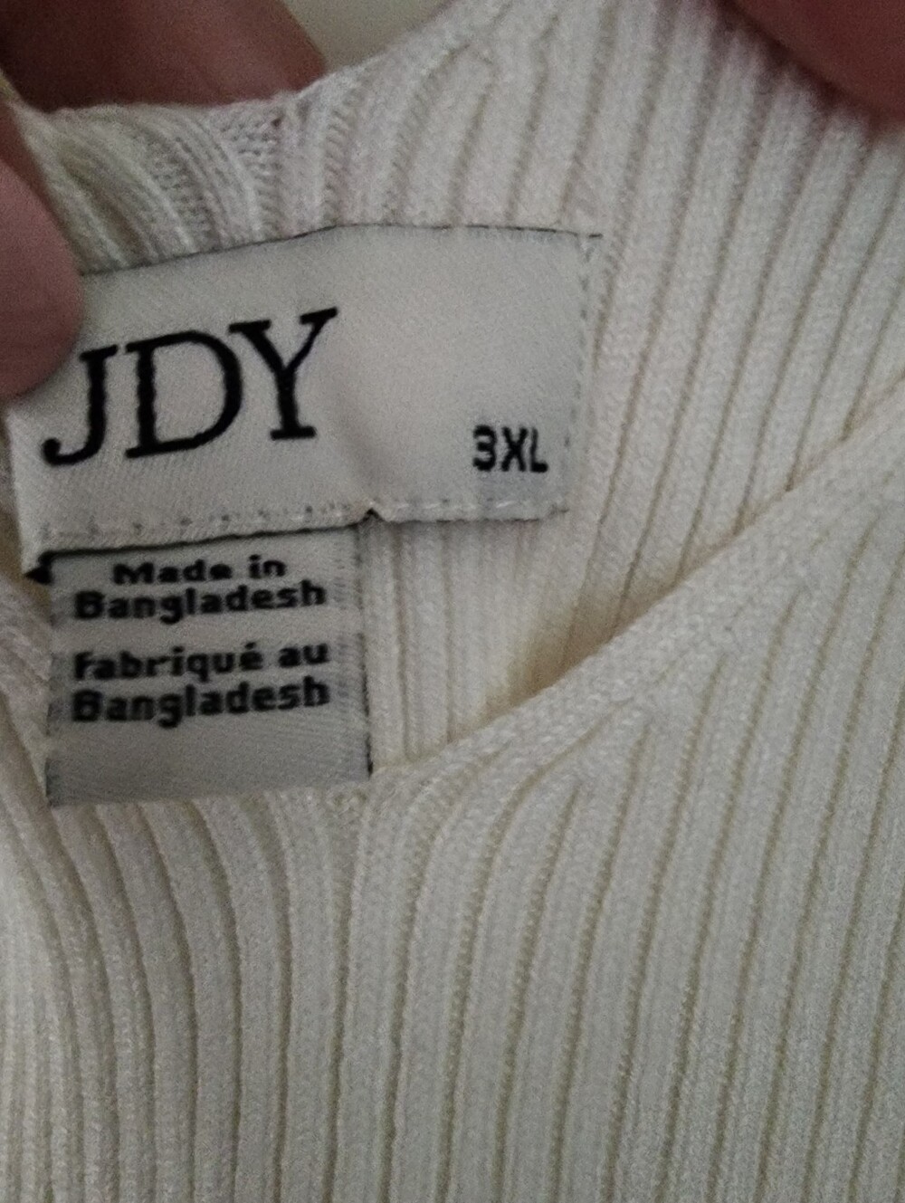 White Ribbed V-Neck Tank Top with Lemon Embroidery - Picture 5 of 6